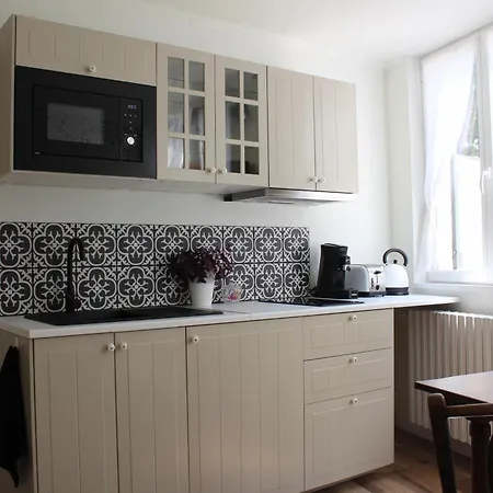 De Charme & Acces Boutique Brocante *