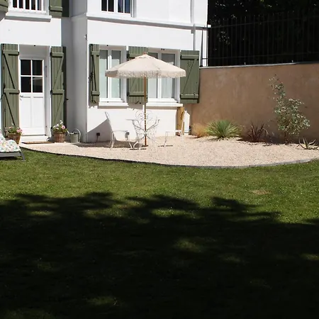 De Charme & Acces Boutique Brocante Panzió Houlbec-Cocherel