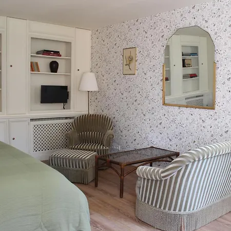 De Charme & Acces Boutique Brocante *