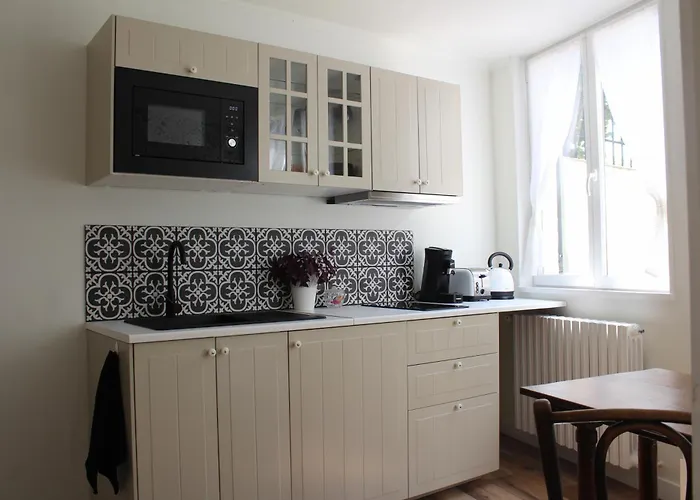 De Charme & Acces Boutique Brocante *