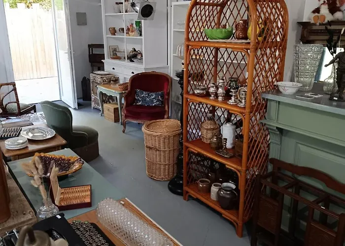 De Charme & Acces Boutique Brocante * Houlbec-Cocherel